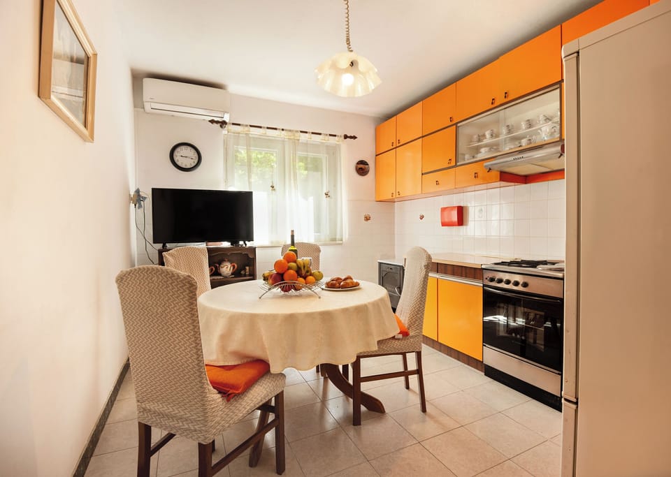 Apartment (A1) | Private kitchen | Fridge, oven, stovetop, dishwasher