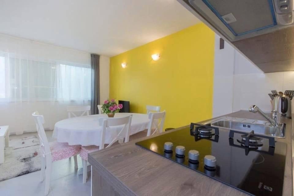 Apartment (A1) | Private kitchen | Fridge, oven, stovetop, dishwasher