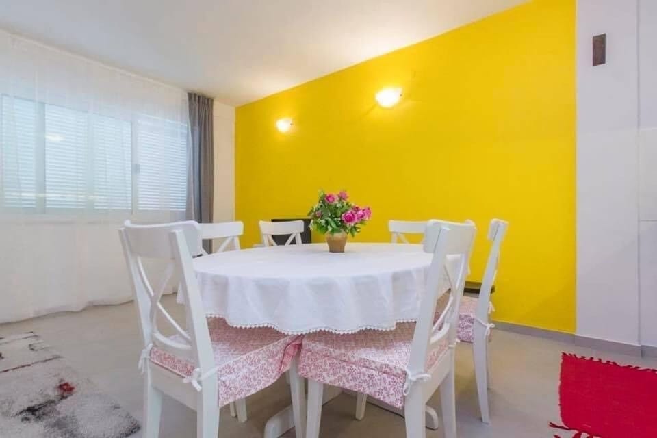Apartment (A1) | Dining