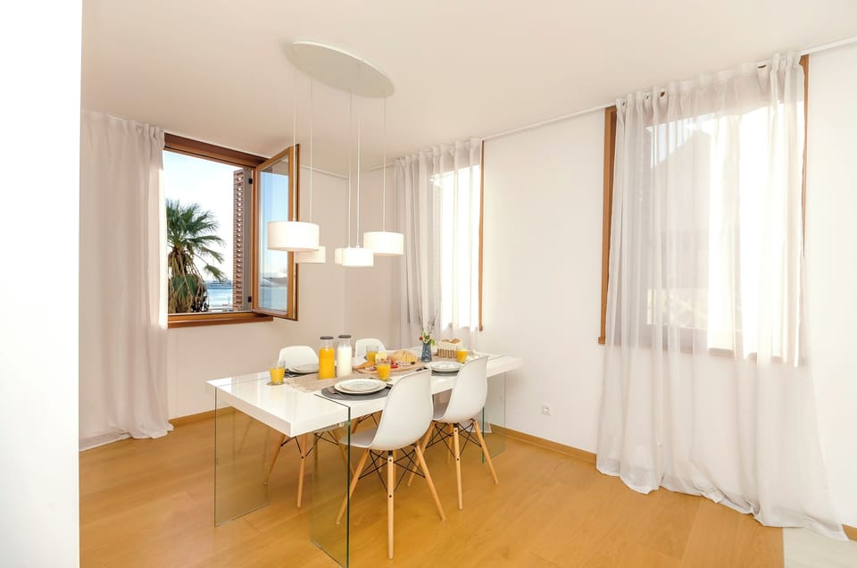 Apartment (A1) | Dining