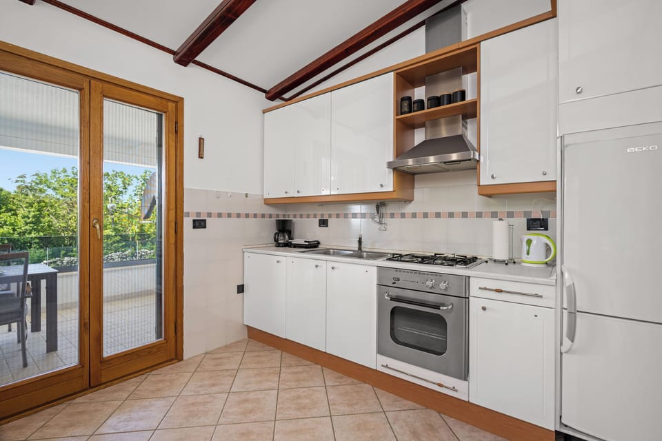 House | Private kitchen | Fridge, microwave, oven, stovetop