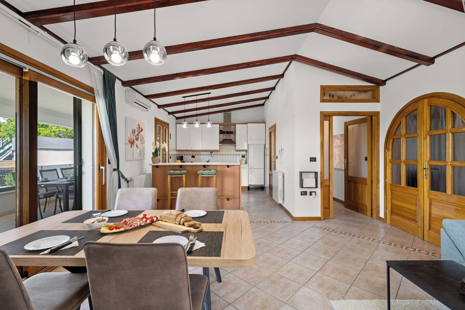 House | Private kitchen | Fridge, microwave, oven, stovetop