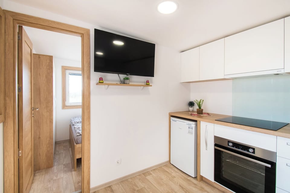 House | Private kitchen | Fridge, oven, stovetop, electric kettle