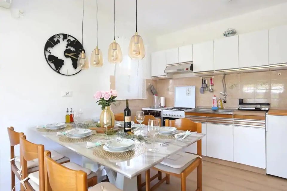 House | Private kitchen | Fridge, microwave, oven, stovetop