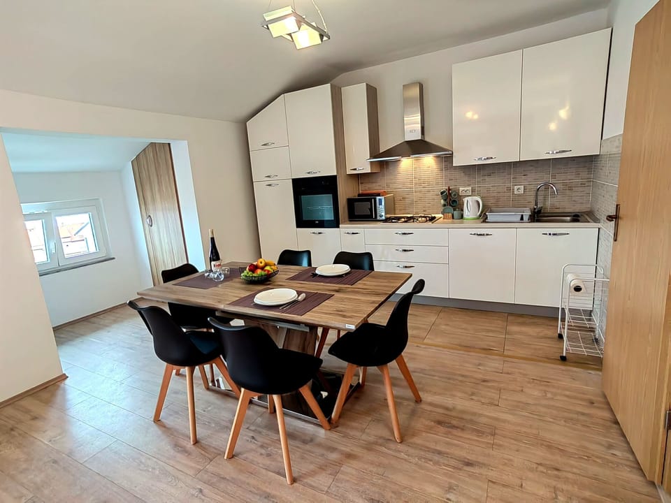 Apartment (A1) | Private kitchen | Fridge, microwave, oven, stovetop