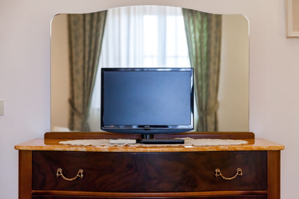 Family Room | Mini-refrigerator