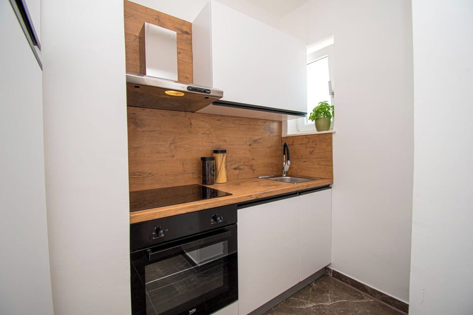 House | Private kitchen | Fridge, microwave, oven, stovetop