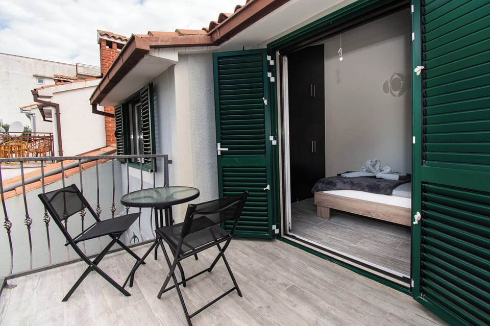 House | Balcony