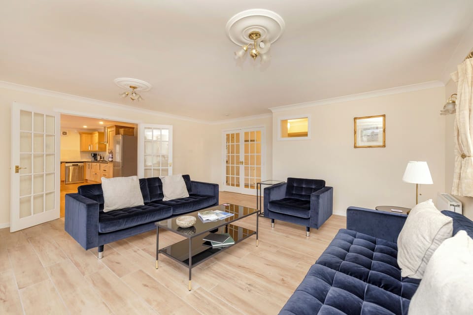 Comfort House, River View | Laptop workspace, free WiFi, bed sheets