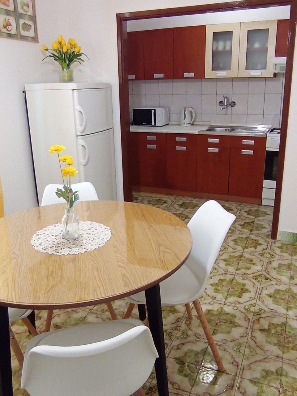 Apartment (A1) | Private kitchen | Fridge, microwave, oven, stovetop
