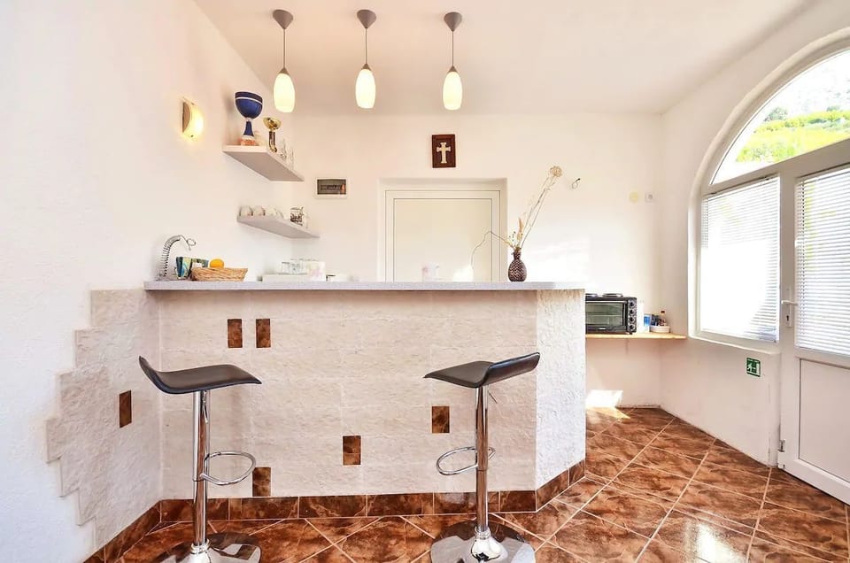 House | Private kitchen | Fridge, microwave, oven, stovetop