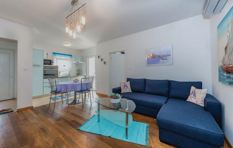 Apartment (A1) | Living room