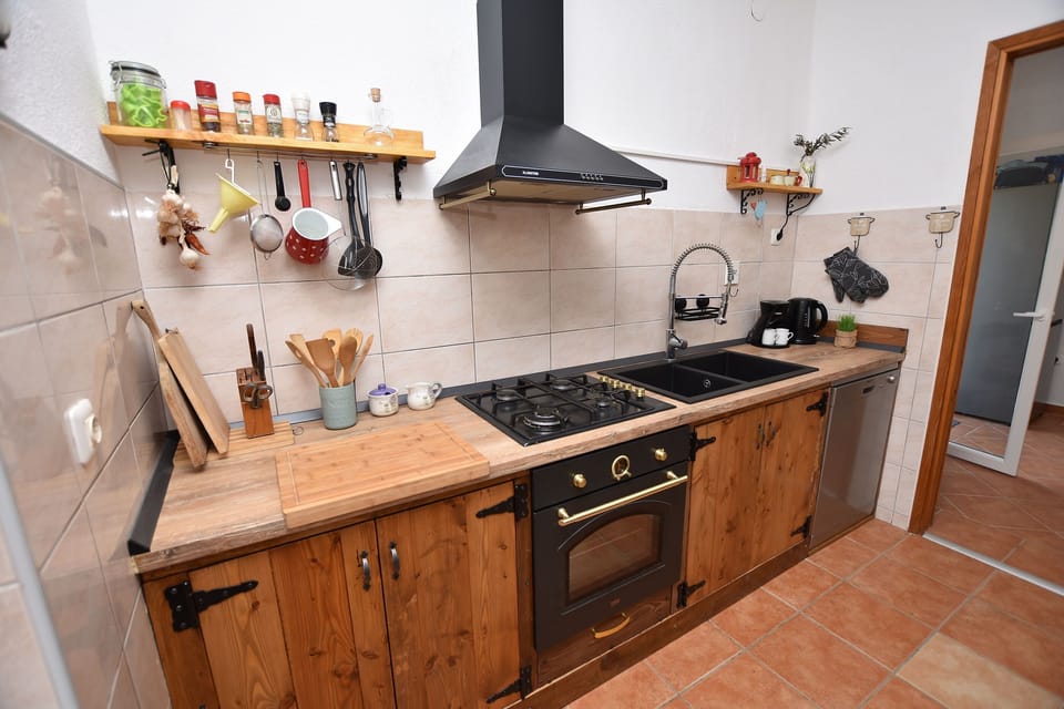 House | Private kitchen | Fridge, microwave, oven, stovetop