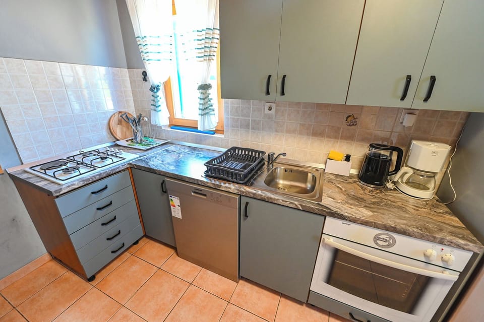 House | Private kitchen | Fridge, oven, stovetop, dishwasher