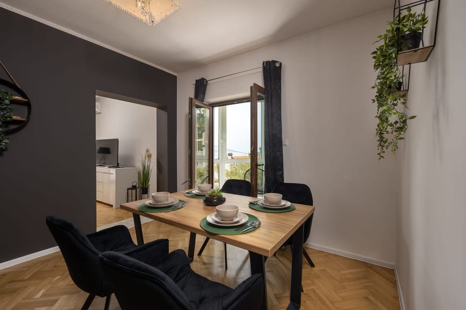 Apartment (A1) | Dining