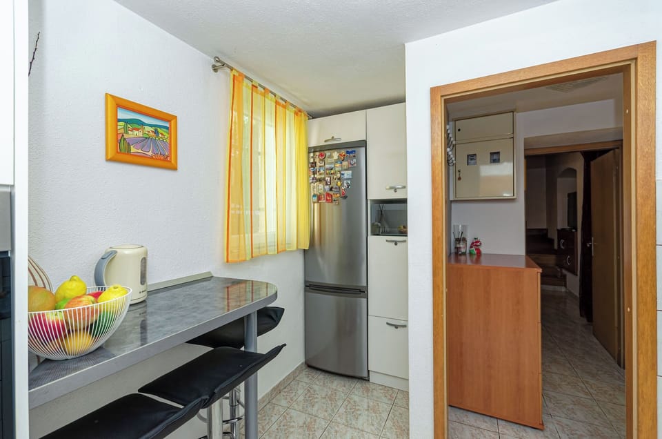House | Private kitchen | Fridge, oven, stovetop, electric kettle