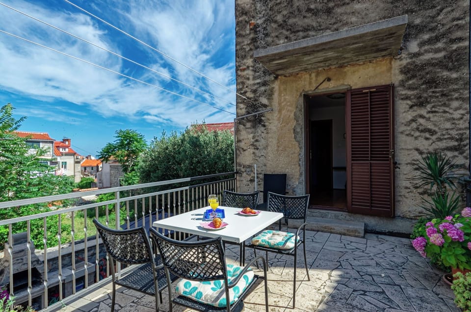 House | Terrace/patio