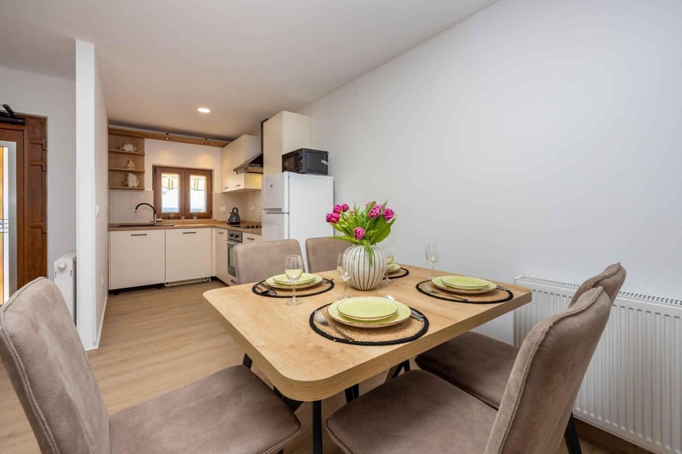House | Private kitchen | Fridge, microwave, oven, stovetop