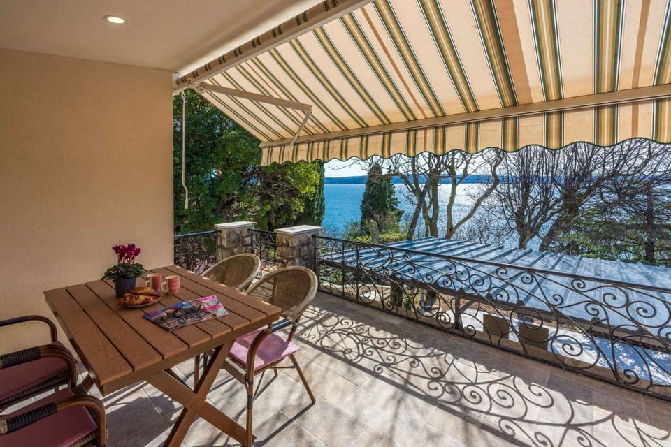 House | Water view