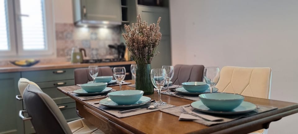 Apartment (A2) | Dining