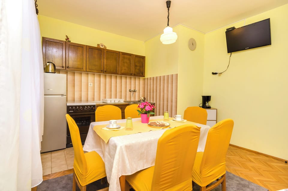 Apartment (A1) | Private kitchen | Fridge, stovetop, espresso maker, electric kettle