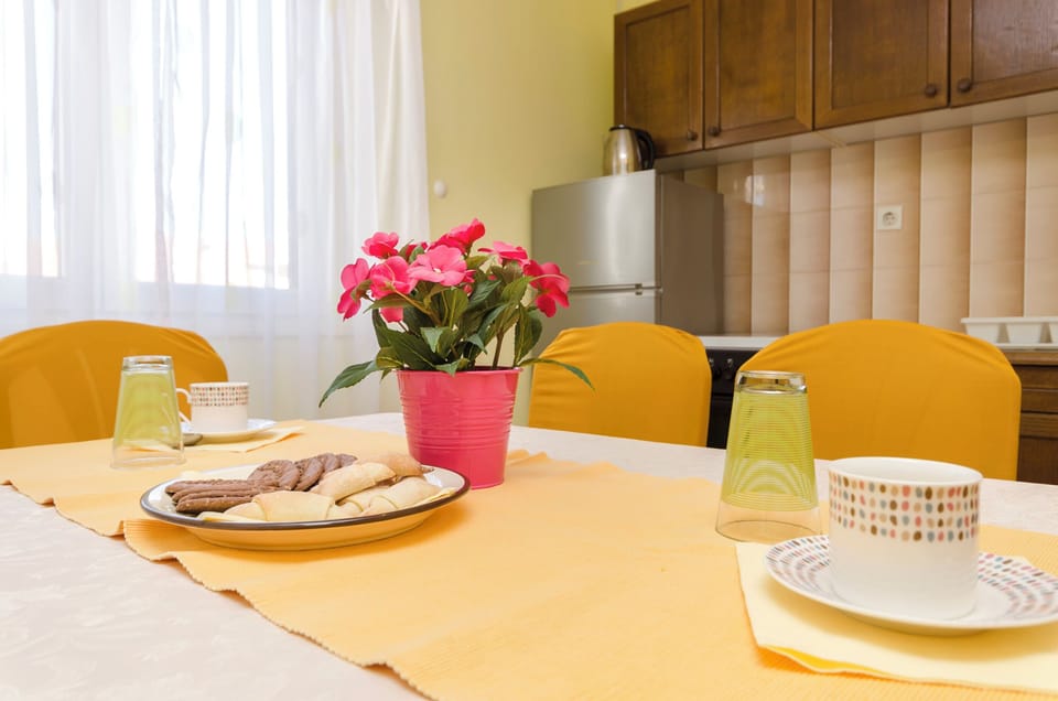Apartment (A1) | Private kitchen | Fridge, stovetop, espresso maker, electric kettle