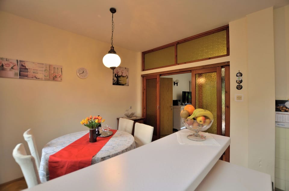 Apartment (A1) | Private kitchen | Fridge, oven, stovetop, dishwasher