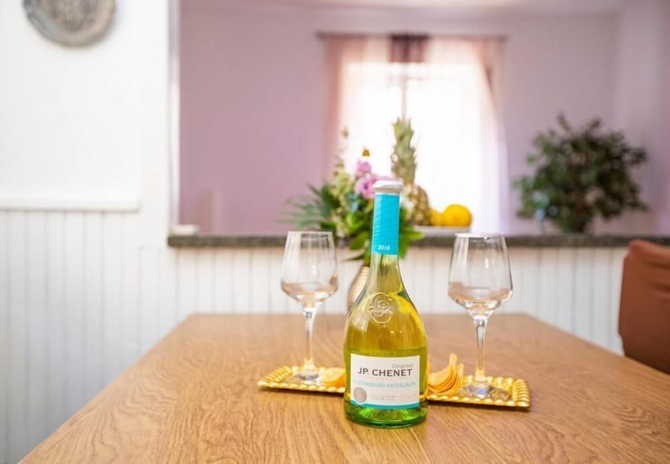Apartment (A1) | Dining