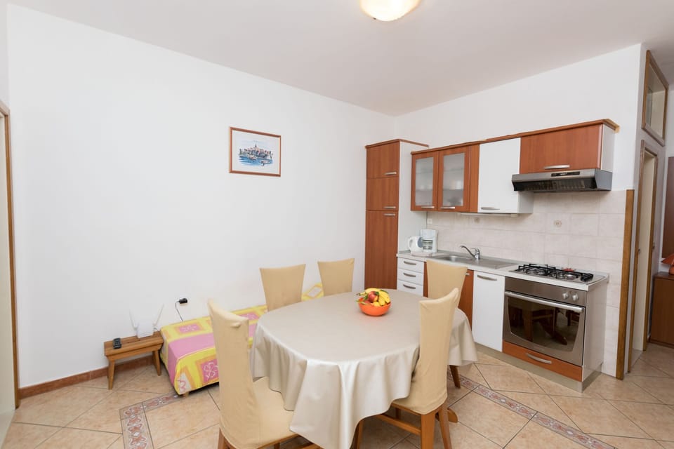 House | Private kitchen | Fridge, oven, stovetop, electric kettle