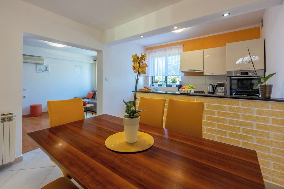 House | Dining