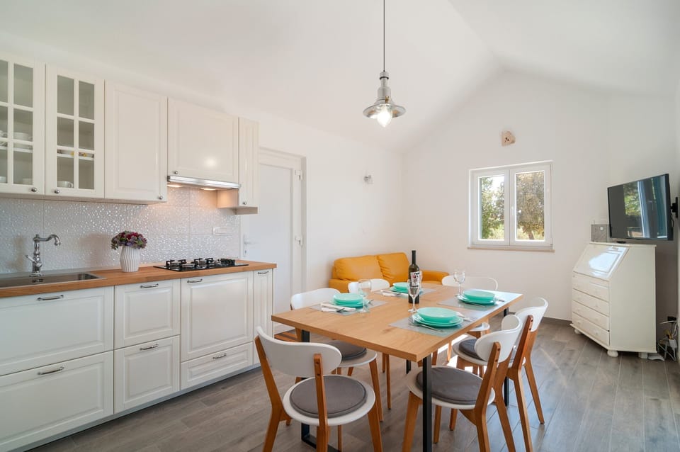 House | Private kitchen | Fridge, stovetop, espresso maker, electric kettle