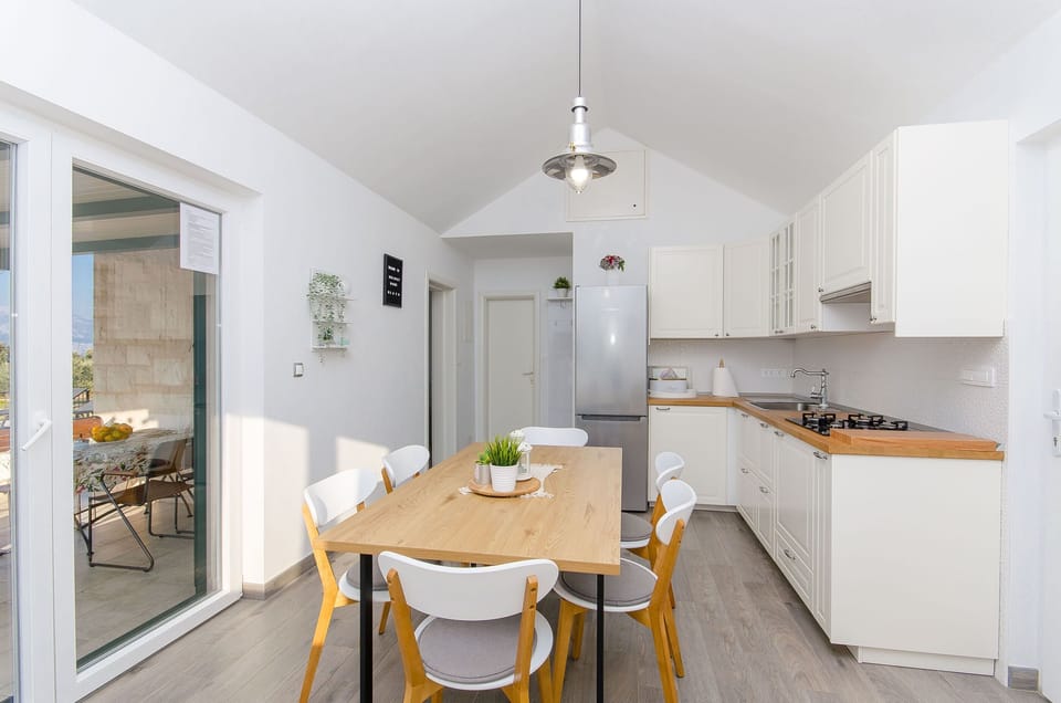 House | Private kitchen | Fridge, stovetop, espresso maker, electric kettle