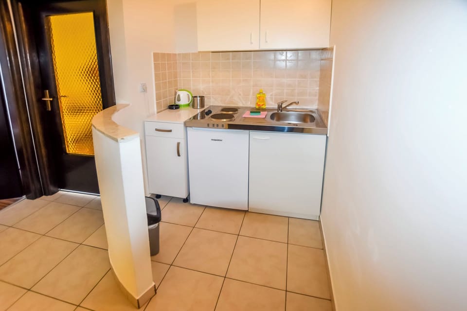 House | Private kitchen | Fridge, oven, stovetop, espresso maker