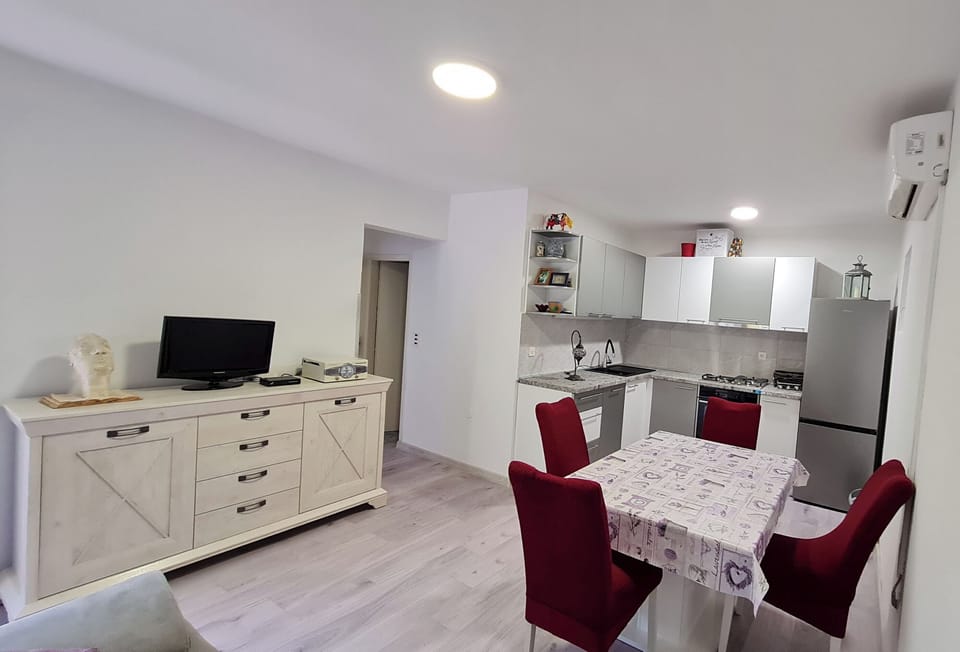 House | Private kitchen | Fridge, oven, stovetop, dishwasher