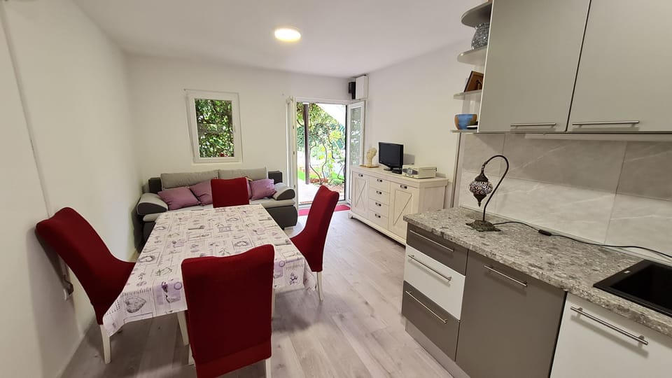 House | Private kitchen | Fridge, oven, stovetop, dishwasher