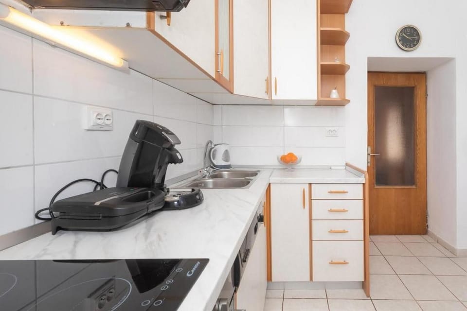 House | Private kitchen | Fridge, oven, stovetop, dishwasher