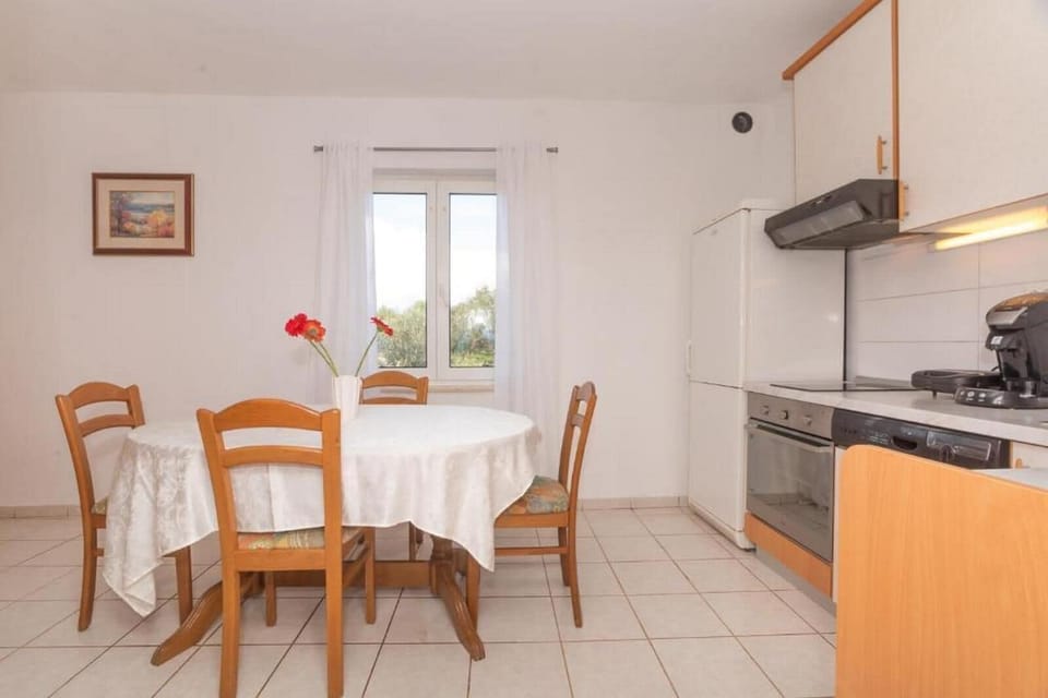 House | Private kitchen | Fridge, oven, stovetop, dishwasher