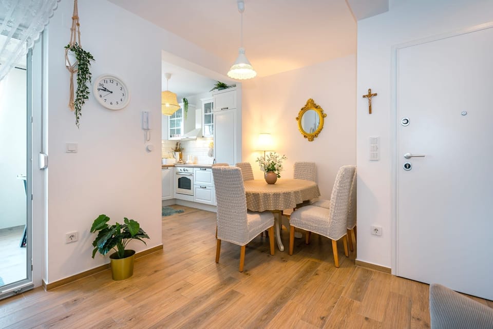 Apartment (A1) | Dining