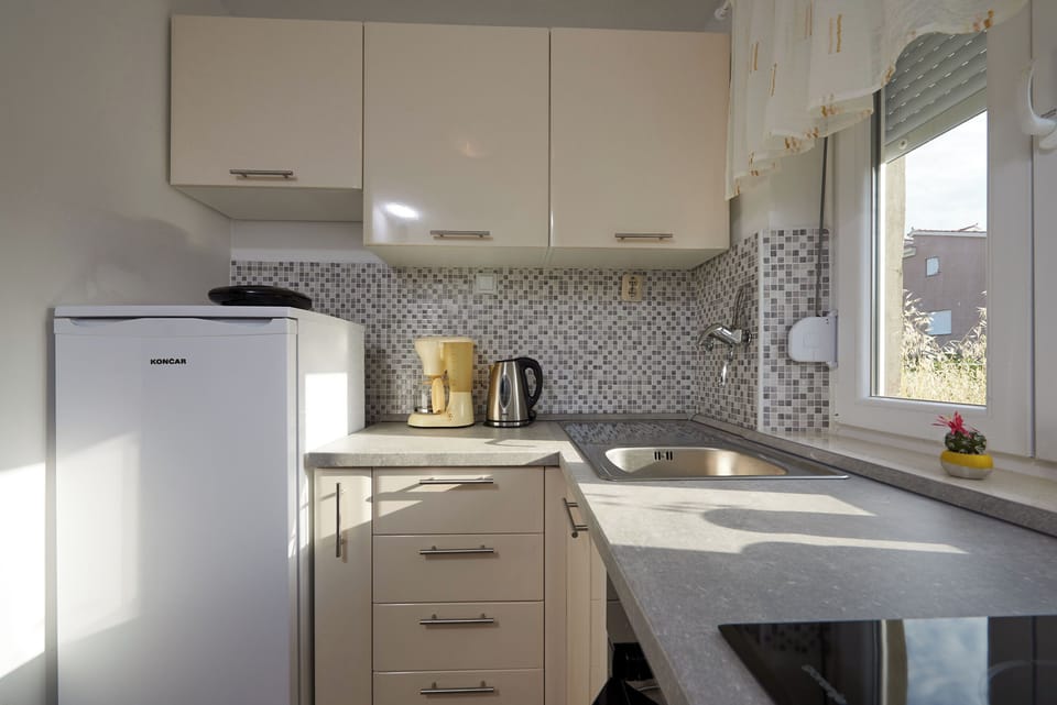 House | Private kitchen | Fridge, oven, stovetop, espresso maker