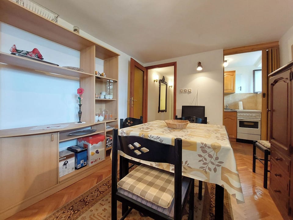 Apartment (A1) | Dining
