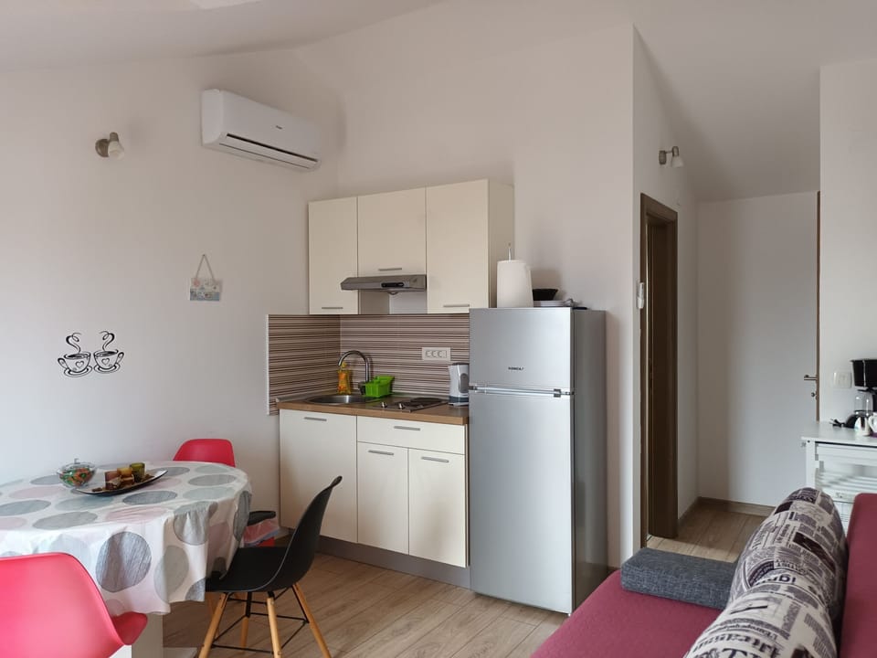 Apartment (A1) | Private kitchen | Fridge, stovetop, espresso maker, electric kettle
