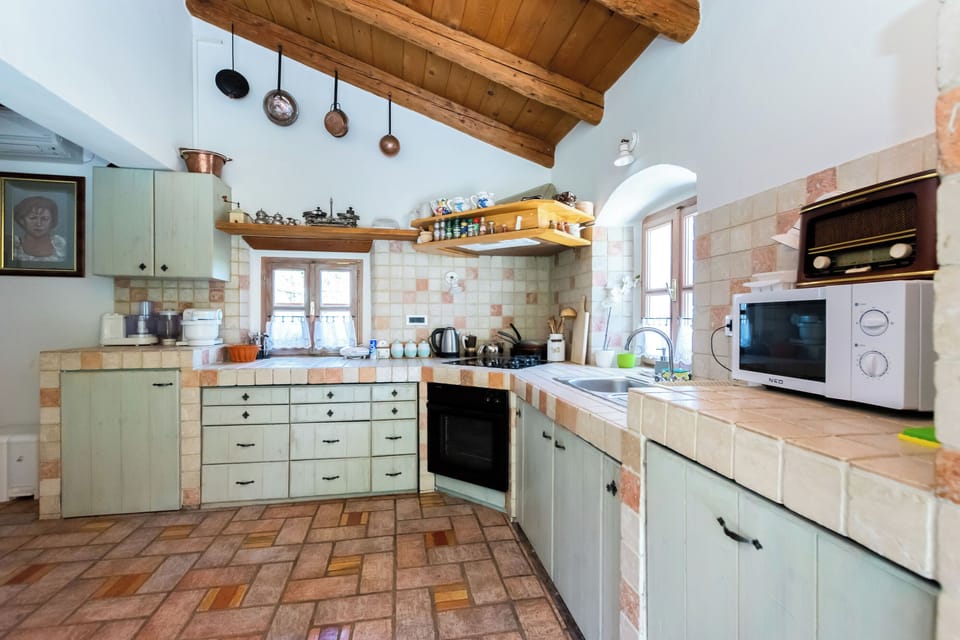 House | Private kitchen | Fridge, microwave, oven, stovetop