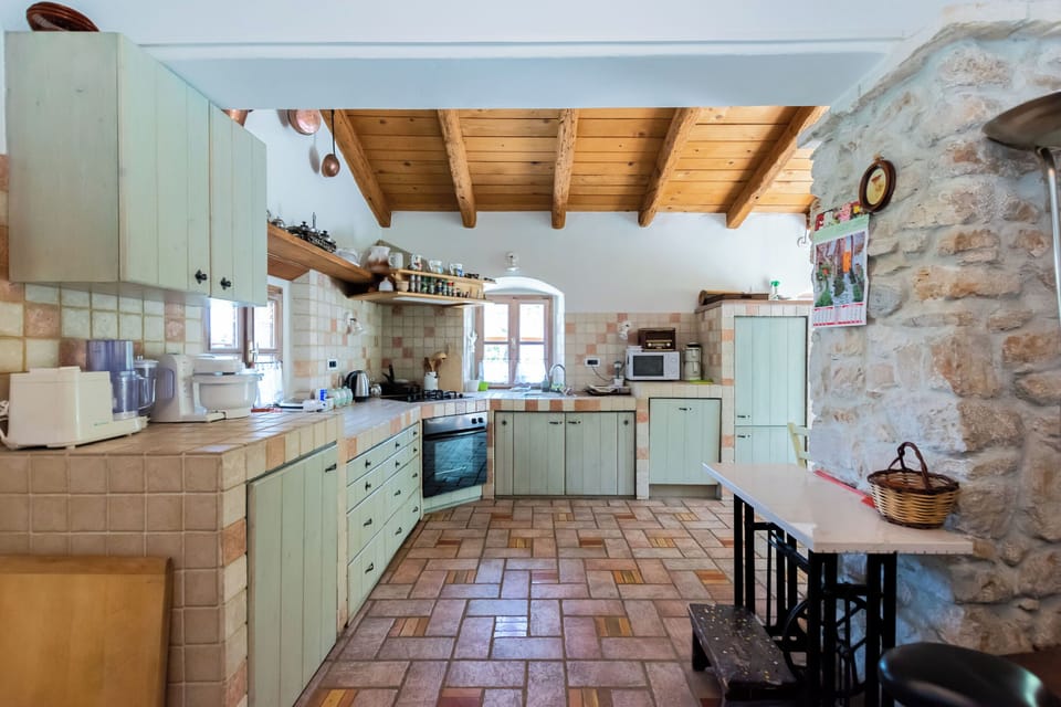 House | Private kitchen | Fridge, microwave, oven, stovetop