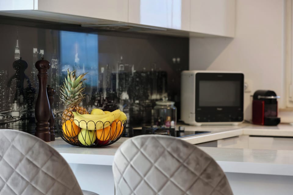 Apartment (A1) | Private kitchen | Fridge, microwave, oven, stovetop
