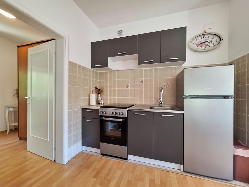 Apartment (A1) | Dining