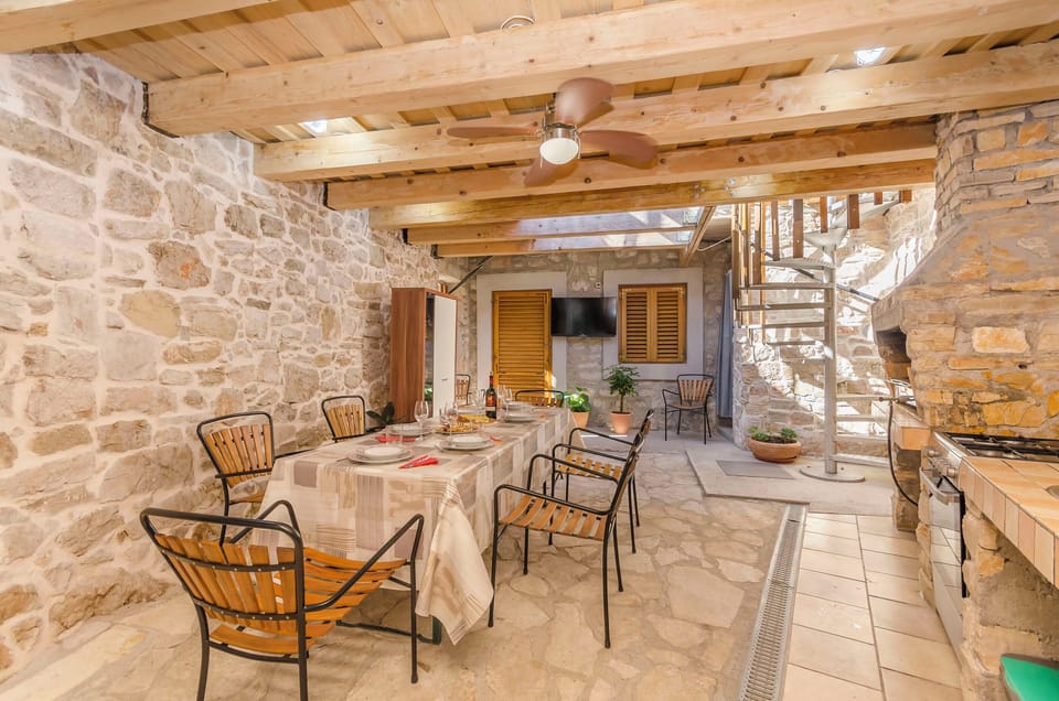 House | Dining