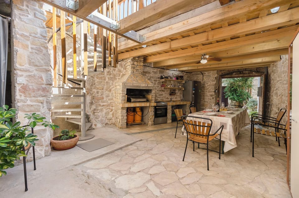 House | Private kitchen | Fridge, oven, stovetop, electric kettle