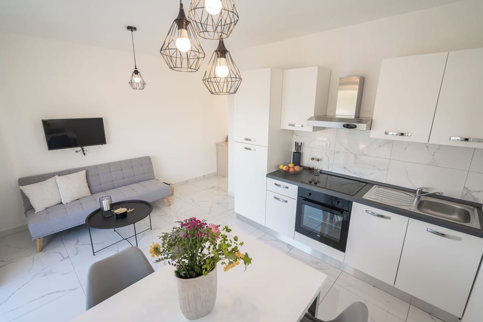 Apartment (A1) | Private kitchen | Fridge, oven, stovetop, espresso maker
