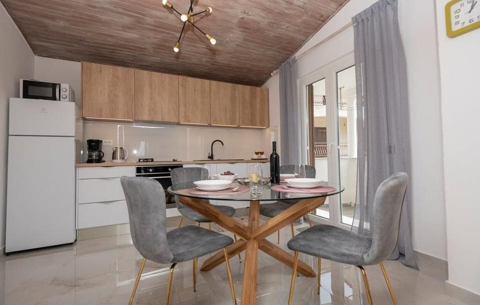 Apartment (A1) | Private kitchen | Espresso maker, fridge, microwave, oven