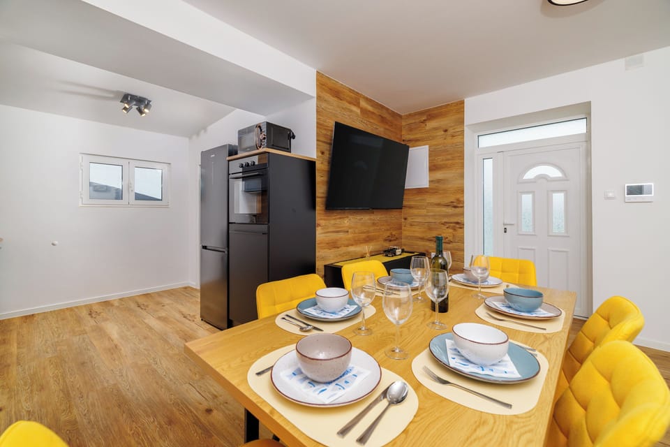 House | Private kitchen | Espresso maker, fridge, oven, stovetop